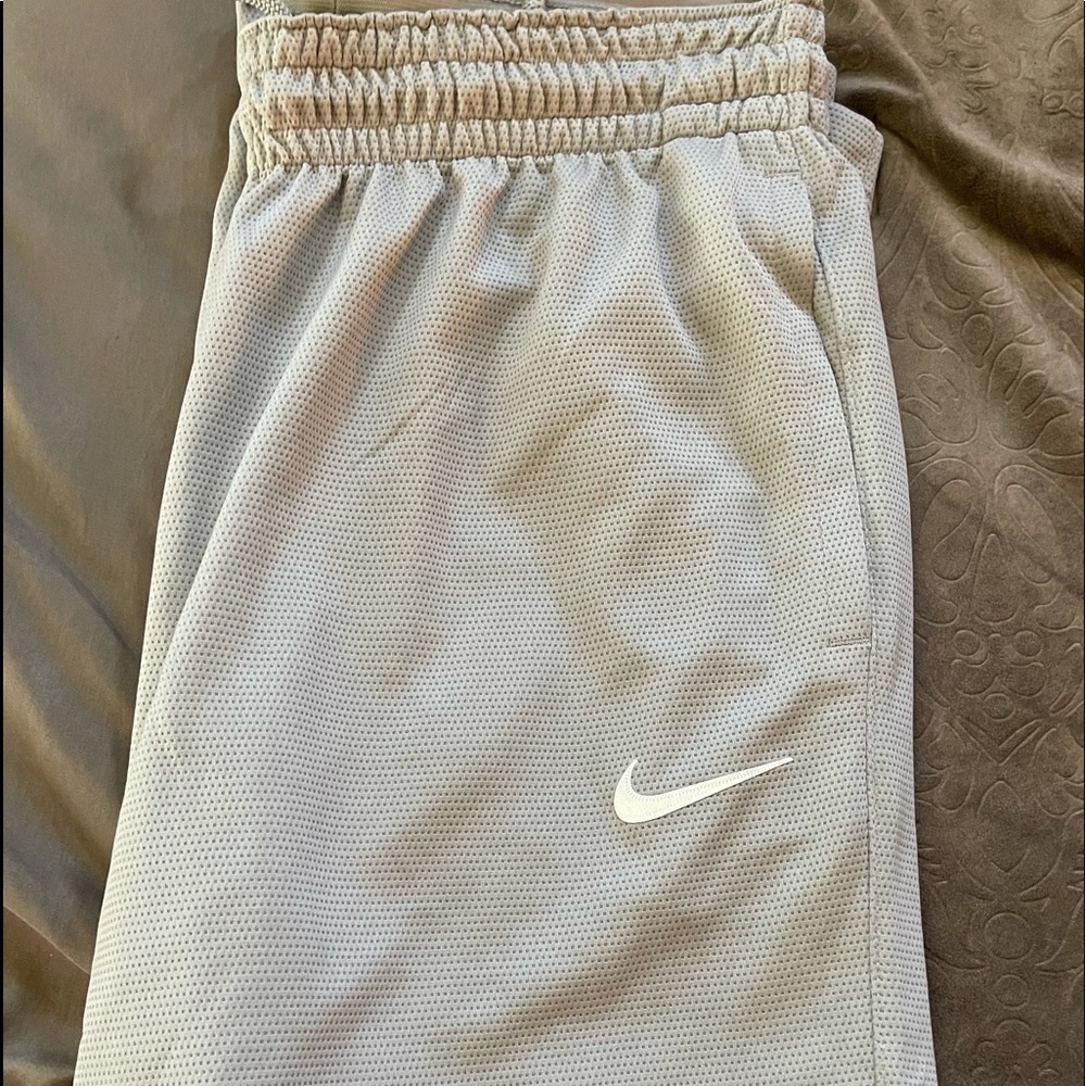 Men’s preowned Nike Sweats - Picture 2 of 3
